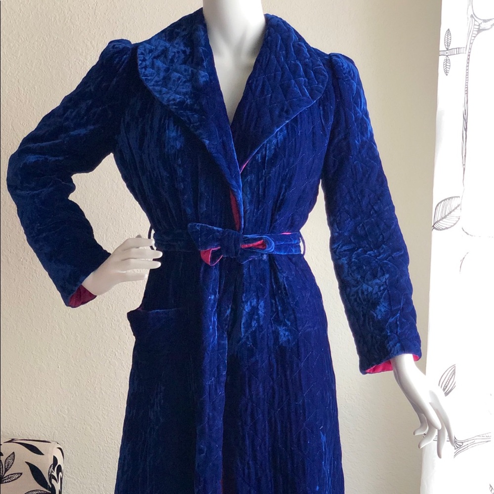 Vintage Quilted Belted Hollywood Regency Robe
